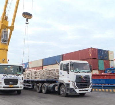 Sôi động tại Cảng Long Bình Tân ngày đầu năm mới