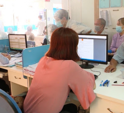 Người dân chen nhau đóng tiền nợ sử dụng đất