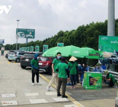 Đăng ký nhưng chưa được dán thẻ ETC: Xe bị phạt, ai chịu trách nhiệm?