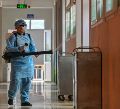 Không phun khử khuẩn lên người nhân viên y tế, bệnh nhân